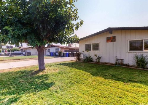 7076 Newbury Ave, San Bernardino CA  92404-6441 exterior