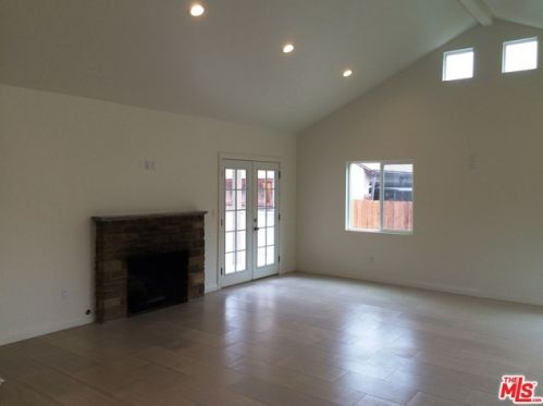 6621 Colbath Ave, Van Nuys CA  91405-4808 exterior