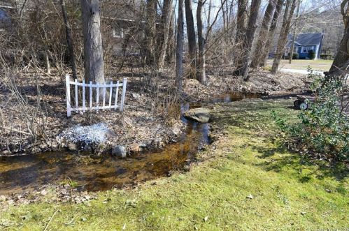 7 Dewey St, Putnam CT  06260-1352 exterior