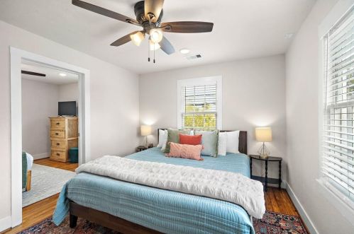 1021 Sealy St, Galveston TX 77550-3813 exterior