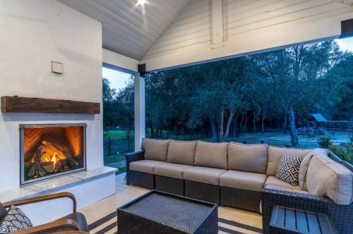 10555 Watsonville Rd, Gilroy CA  95020-9433 exterior