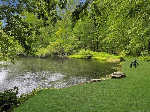 31 Cedar Hill Ln, Colchester, CT 06420-4008