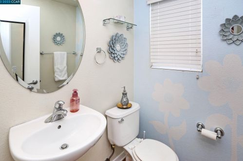 648 Grand Ter, Hayward CA  94541-6530 exterior