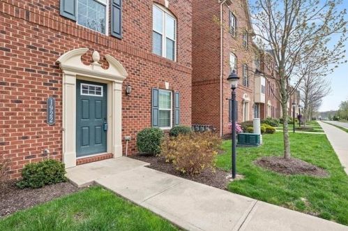 1922 Georgetown Dr, Sewickley PA  15143-6504 exterior