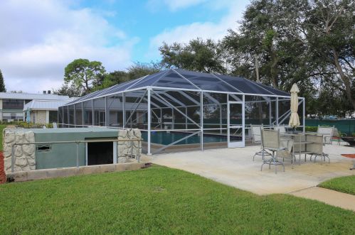 2302 Sunrise Blvd, Fort Pierce FL  34982-3550 exterior