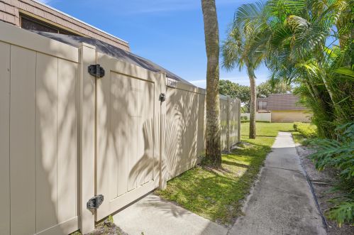 7311 73rd Way, West Palm Beach, FL 33407-6732
