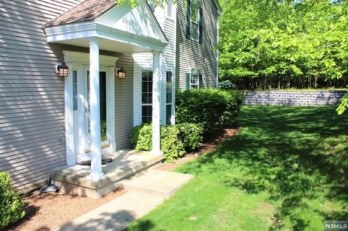 554 Adirondack Ct, Mahwah NJ  07430-2743 exterior