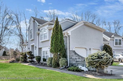 20 Kentucky Way, East Freehold, NJ 07728-4635