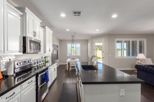 3948 Strawberry Dr, Gilbert AZ  85298-3703 exterior