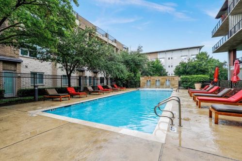 3030 Bryan St, Dallas TX  75204-6104 exterior