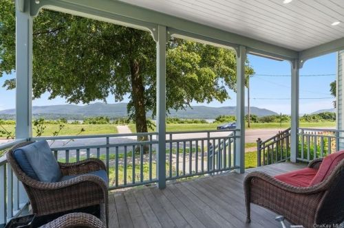 10 Bay View Ter, Newburgh NY  12550-6002 exterior