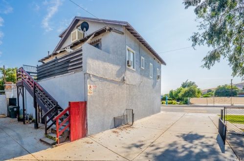 3227 E St, San Bernardino, CA 92405-2617