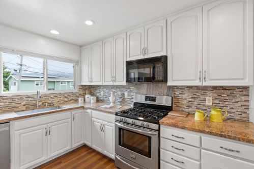 1128 Manzanita Dr, Pacifica CA  94044-4347 exterior