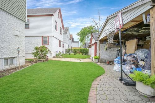 100-12 205th St, Jamaica NY  11423-2210 exterior