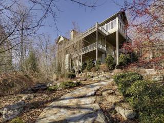 121 Chattooga Run, Hendersonville, NC 28739-8109