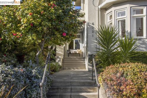 6221 Chabot Rd, Oakland, CA 94618-1612