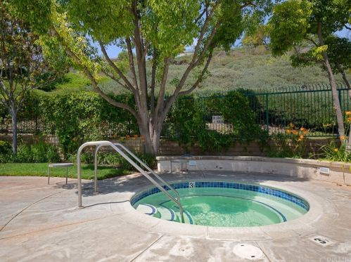 23810 Oak View Ln, Santa Clarita CA  91321-4661 exterior