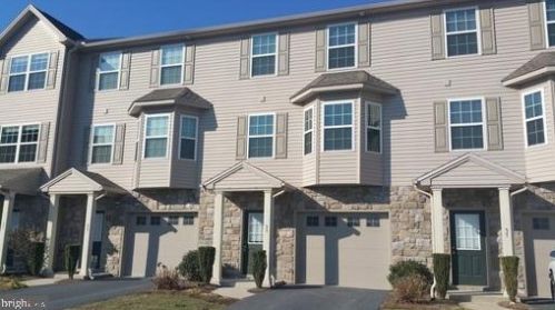 55 Crooked Dr, West Enola, PA 17025-1522