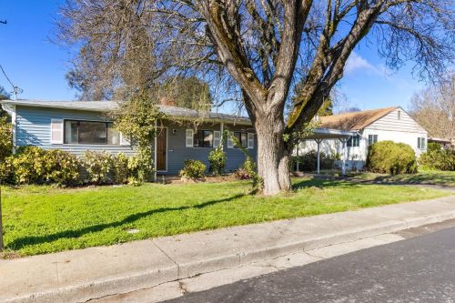 351 Warren Dr, Ukiah, CA 95482-4528