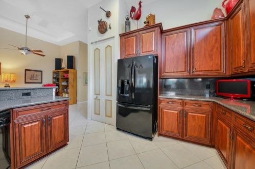 7110 Veneto Dr, Boynton Beach FL  33437-3741 exterior