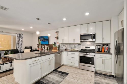 4073 Lake Blvd, Oceanside CA  92056-4604 exterior