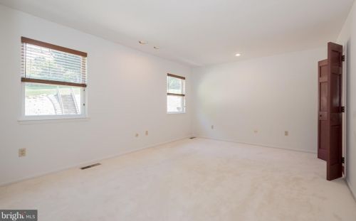 253 Pond Dr, Hockessin DE  19707-9241 exterior