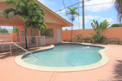 696 50th St, Hialeah, FL 33013-1622