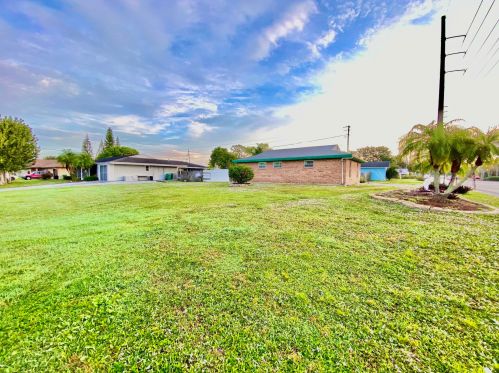 1285 Port St Lucie Blvd, Fort Pierce FL  34952-5365 exterior