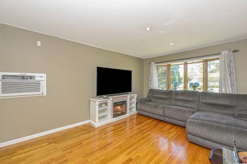 15 29th St, Wheatley Heights NY  11798-3713 exterior