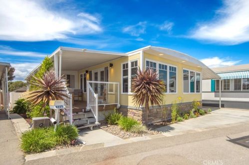 6225 Beachcomber Dr, Long Beach, CA 90803-2304