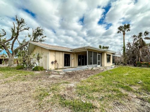 4752 Rue Helene, Sanibel FL  33957-2612 exterior