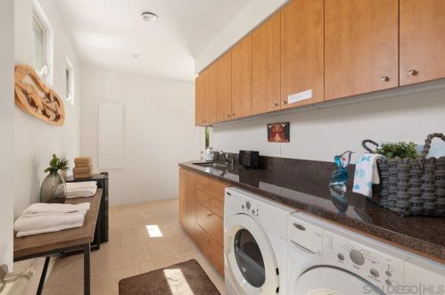 3328 Crown Pt Dr, San Diego CA 92109-6711 exterior