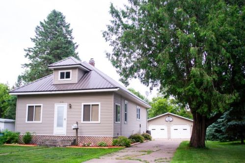 1010 Newman St, Bloomer, WI 54724-1329