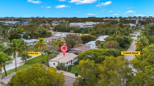 1075 Rordon Ave, Naples FL  34103-4570 exterior