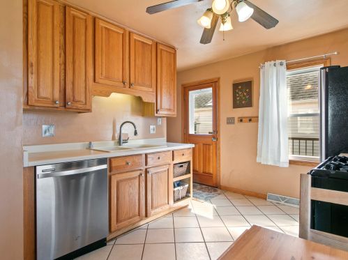 3610 Taylor Ave, Milwaukee WI 53207-3440 exterior