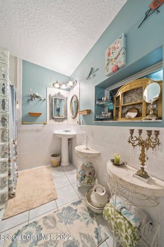 2915 Indian Riv Dr, Cocoa FL 32922-6607 exterior