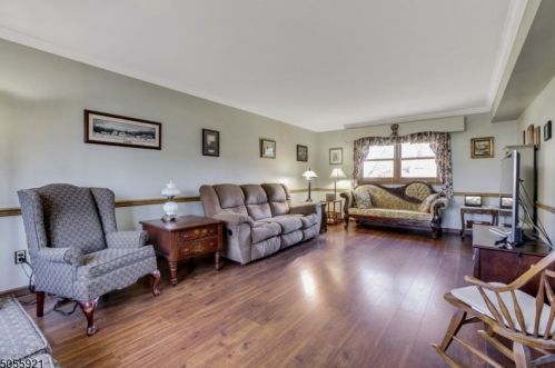 4 Graydon Pl, Roxbury Township NJ  07836-9314 exterior