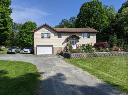 610 Prosperous Valley Rd, Middletown NY  10940-6149 exterior