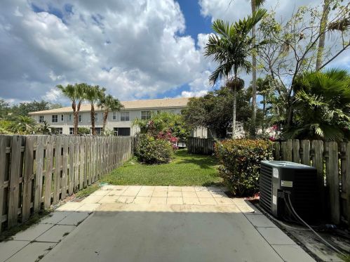 8054 Bellagio Ln, Boynton Beach FL  33472-2742 exterior