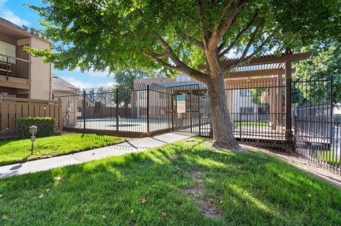 2905 Niagra St, Turlock CA  95382-1050 exterior