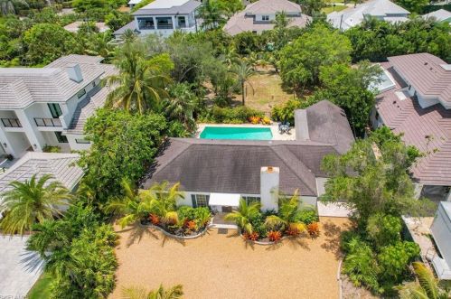 650 Golf Dr, Naples FL  34102-5353 exterior
