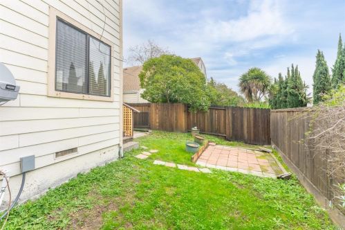 1533 Yardley St, Santa Rosa CA 95403-2397 exterior