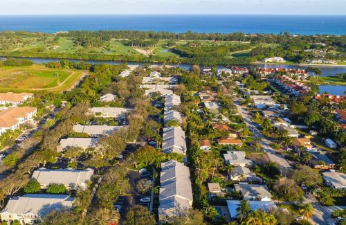 828 Kokomo Key Ln, Delray Beach FL  33483-6027 exterior