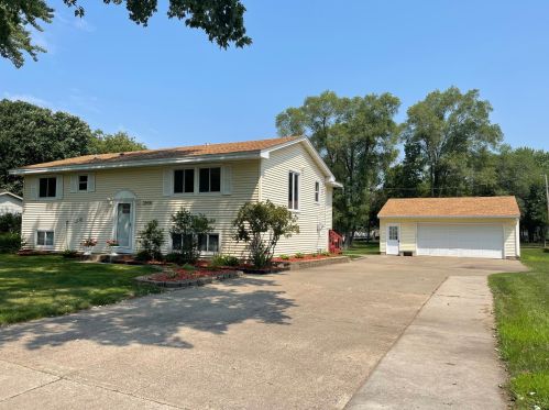 3908 Sunset Rd, Minneapolis, MN 55443-1221
