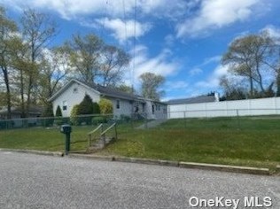 227 Hampton Ave, Manor Park, NY 11950-4017