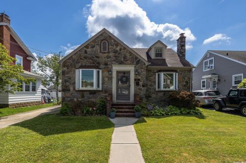 47 Alexine Ave, East Rockaway NY  11518-1515 exterior