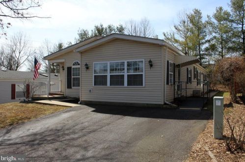 257 Chadwick Ct, Souderton, PA 18964-2818