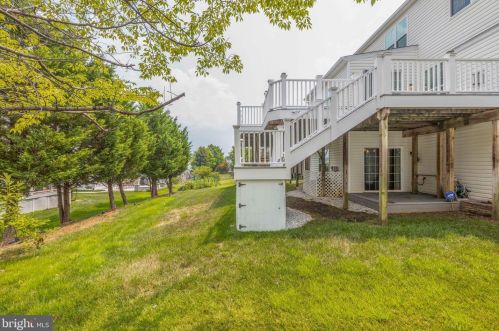 8148 American Holly Rd, Lorton VA  22079-5612 exterior