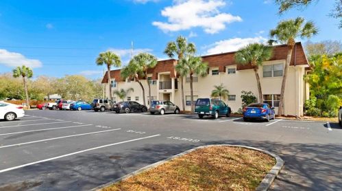 6360 1st St, Saint Petersburg, FL 33702-7646