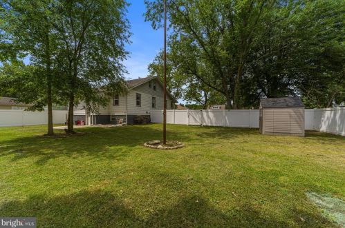 308 Colonial Ave, West Deptford NJ  08096-1010 exterior